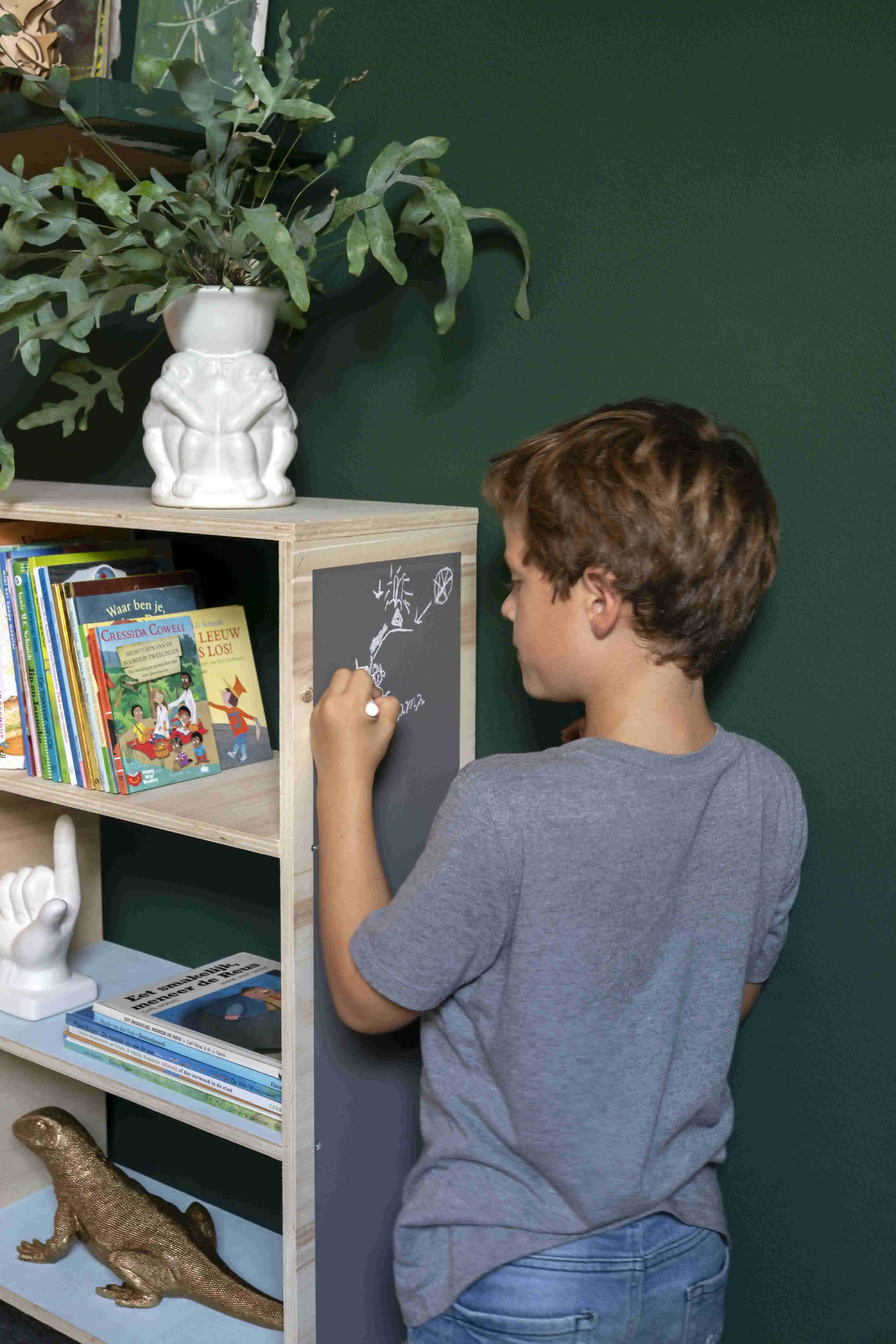 Boekenkastje met schoolbordverf maken