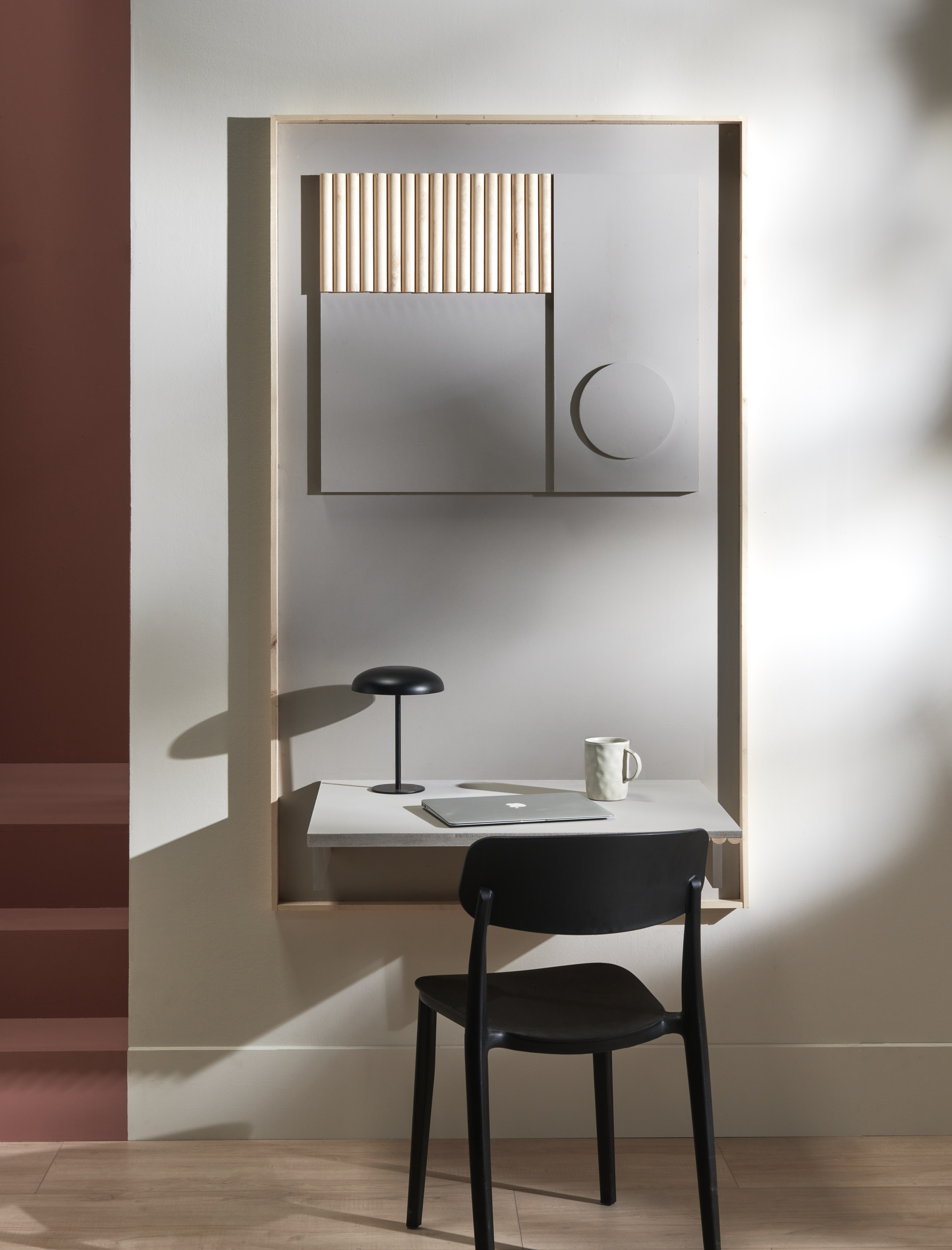 DIY: kunstwerk en bureau in 1