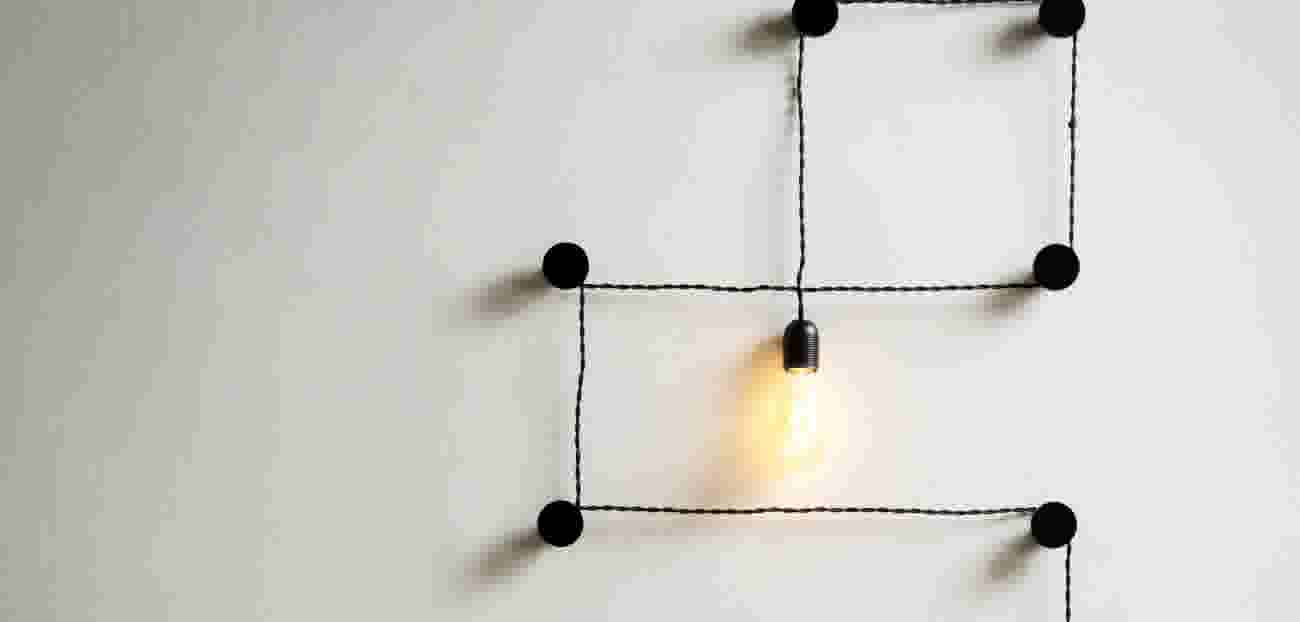 DIY Wandlamp met touw en knoppen