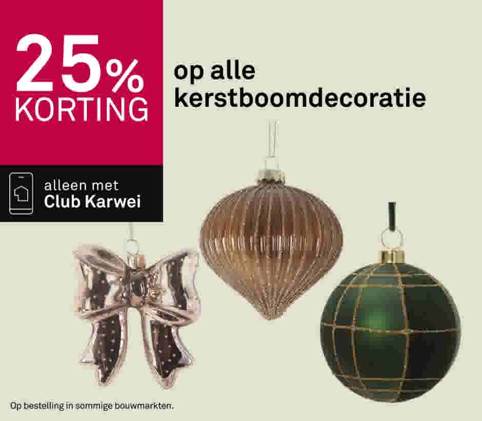 25% korting op kerstboomdecoratie: roségouden strik, gouden druppelvorm en groene bal met gouden lijnen.
