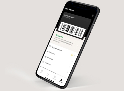 Smartphone toont digitale toegangspas met barcode en groene vinkjes voor evenementtoegang op witte achtergrond