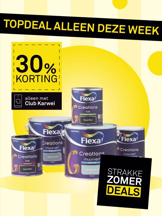 Meerdere blauwe blikken Flexa Creations verf gestapeld, met 30% korting via Club Karwei. Topdeal alleen deze week.