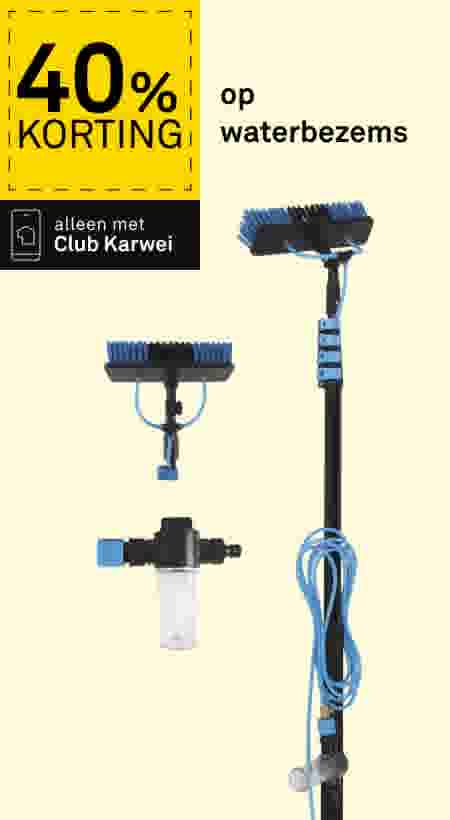 Waterbezem met blauwe borstel, zwarte steel en waterslang, plus een waterfilter. 40% korting, alleen met Club Karwei.