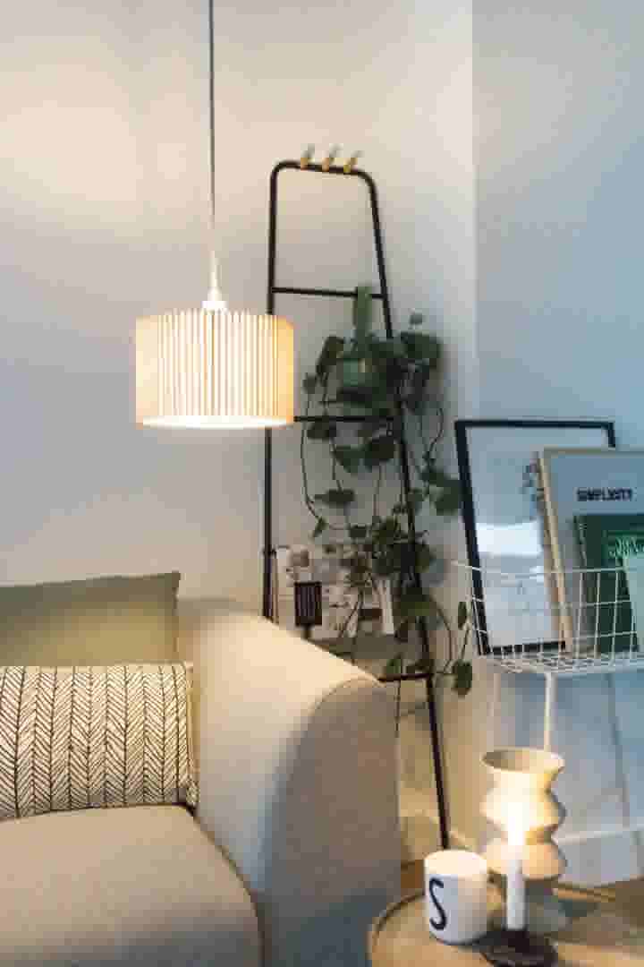 Studio-Blondhout-design-lamp-interieur-zoom-half-dark-1-of-1