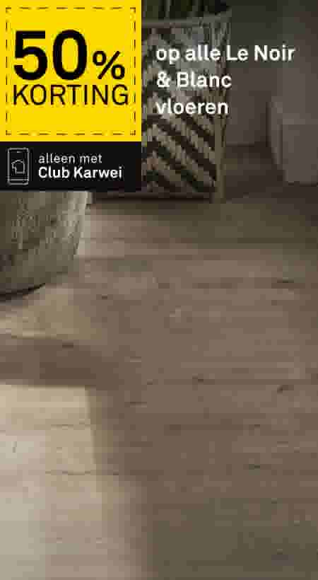 50% korting op Le Noir & Blanc vloeren, alleen met Club Karwei. Grijsbruine houten vloer met gevlochten mand en pot.