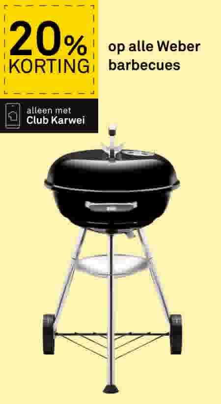 Zwarte Weber kogelbarbecue op wielen met zilveren poten. Aanbieding: 20% korting op alle Weber barbecues, alleen met Club Karwei.