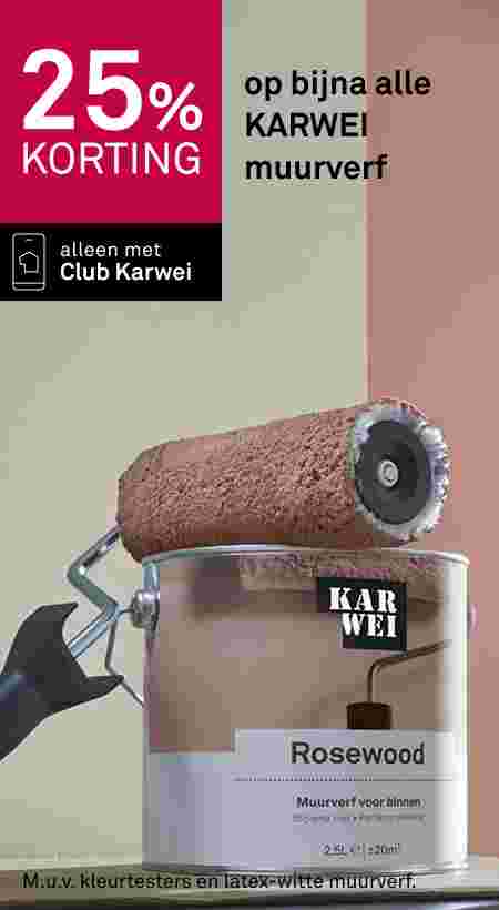 Verfroller in roze-bruine kleur rust op een blik Karwei Rosewood muurverf. Tekst: 25% korting, alleen met Club Karwei.