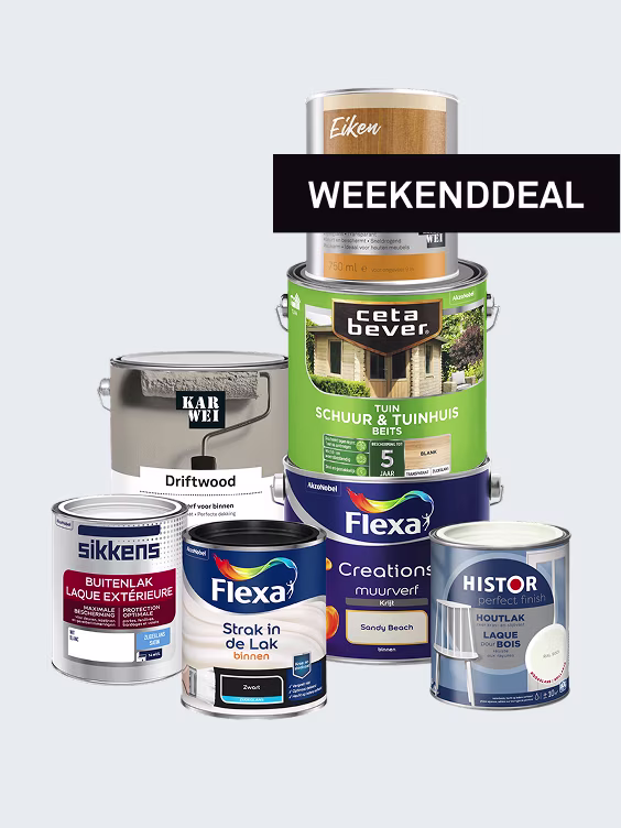Stapel verfblikken van verschillende merken zoals Flexa, Histor en Sikkens met een zwarte banner met tekst 'WEEKENDDEAL'