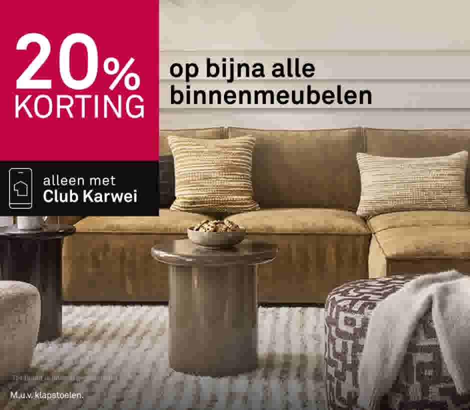 Beige bank met kussens en salontafel op wit tapijt, promotie 20% korting op binnenmeubelen met Club Karwei.