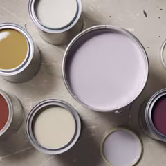 verfblikken in verschillende kleuren, zoals beige en paars