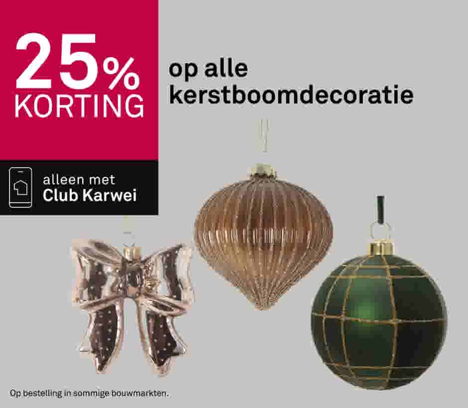 25% korting op kerstboomdecoratie: roségouden strik, gouden druppelvorm en groene bal met gouden lijnen.