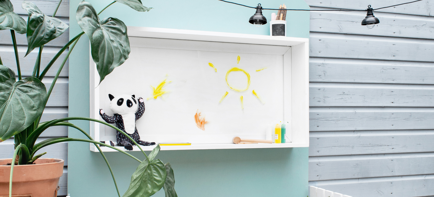 Houten speelhuisje met verfbord in de tuin - Karwei