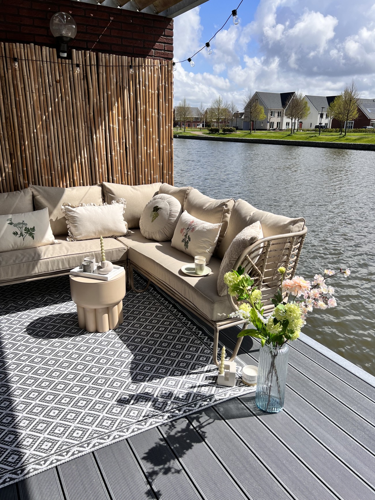 Tuinmeubelen op je woonboot terras