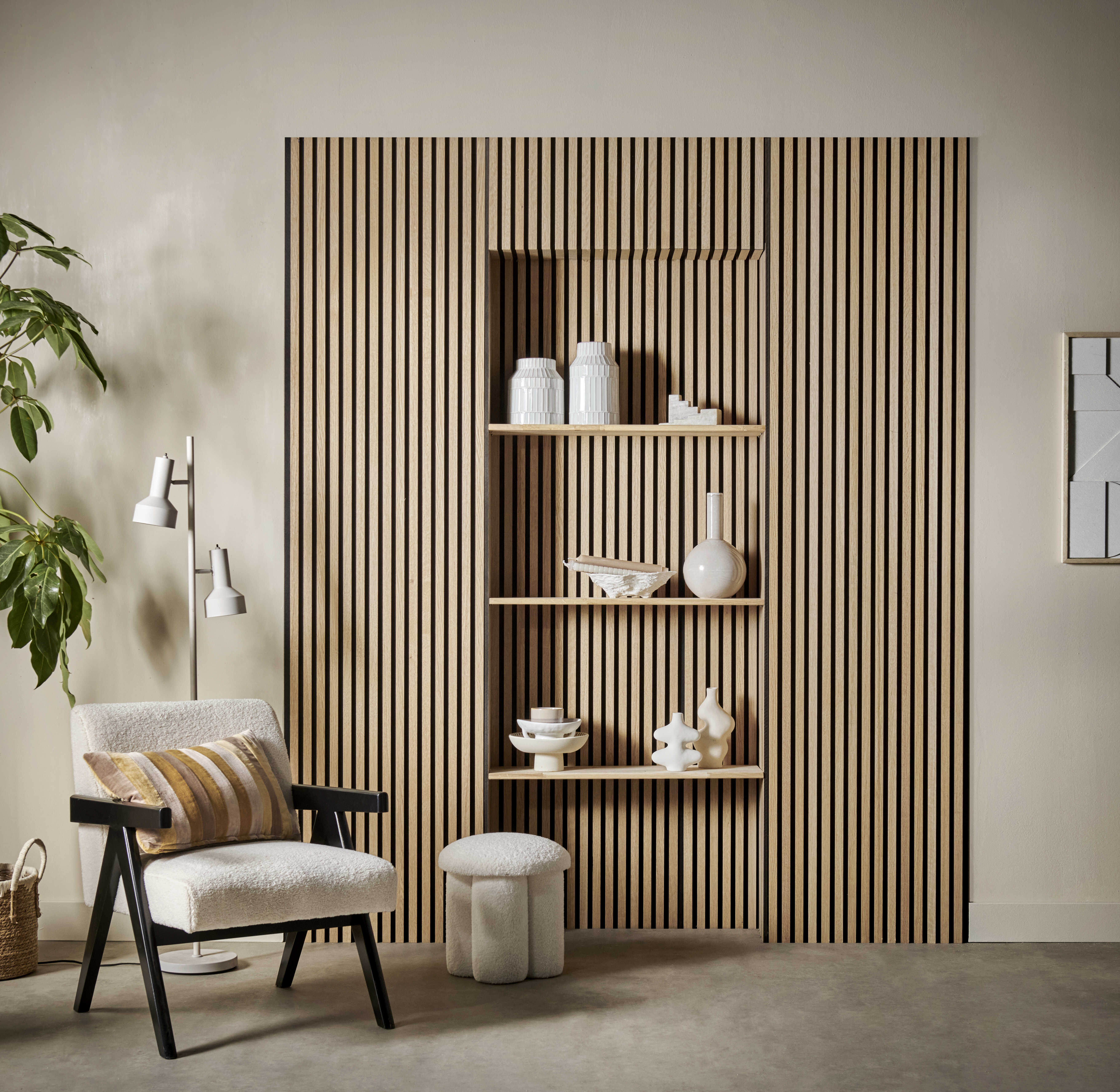 Houten wandpaneel in woonkamer interieur