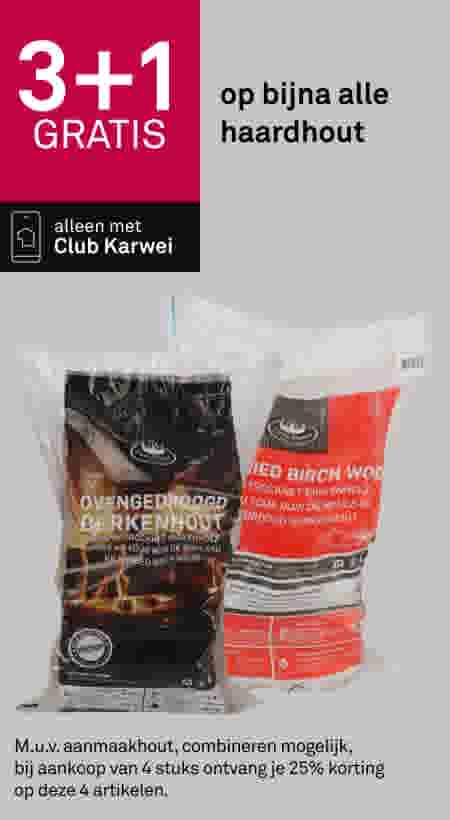 Twee zakken haardhout, één zwart met ovengedroogd beukenhout en één rood met gedroogd berkenhout, met 3+1 gratis aanbieding.