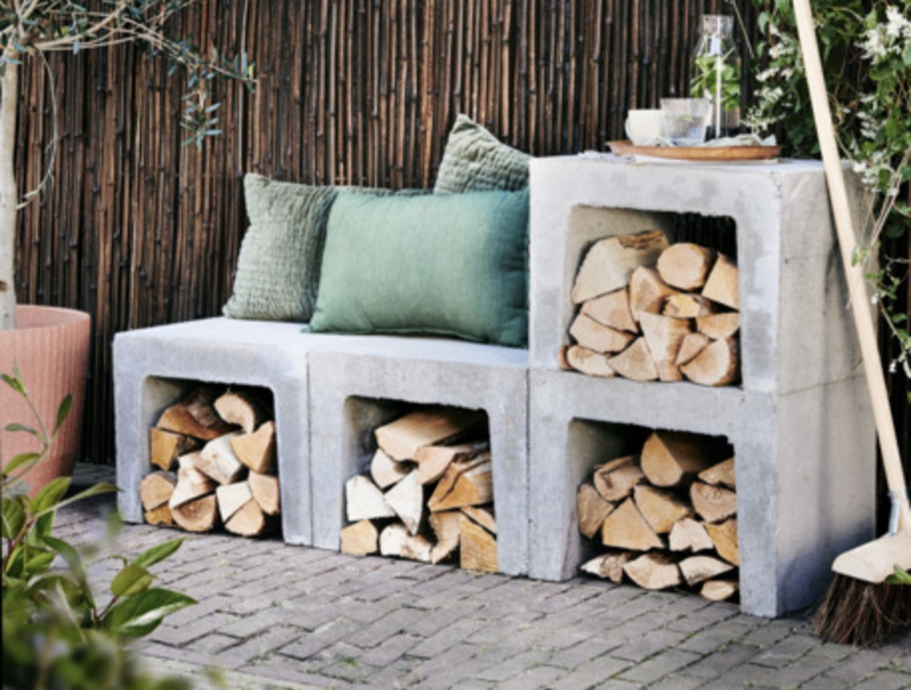 Tuinvank met betonnen U-elementen