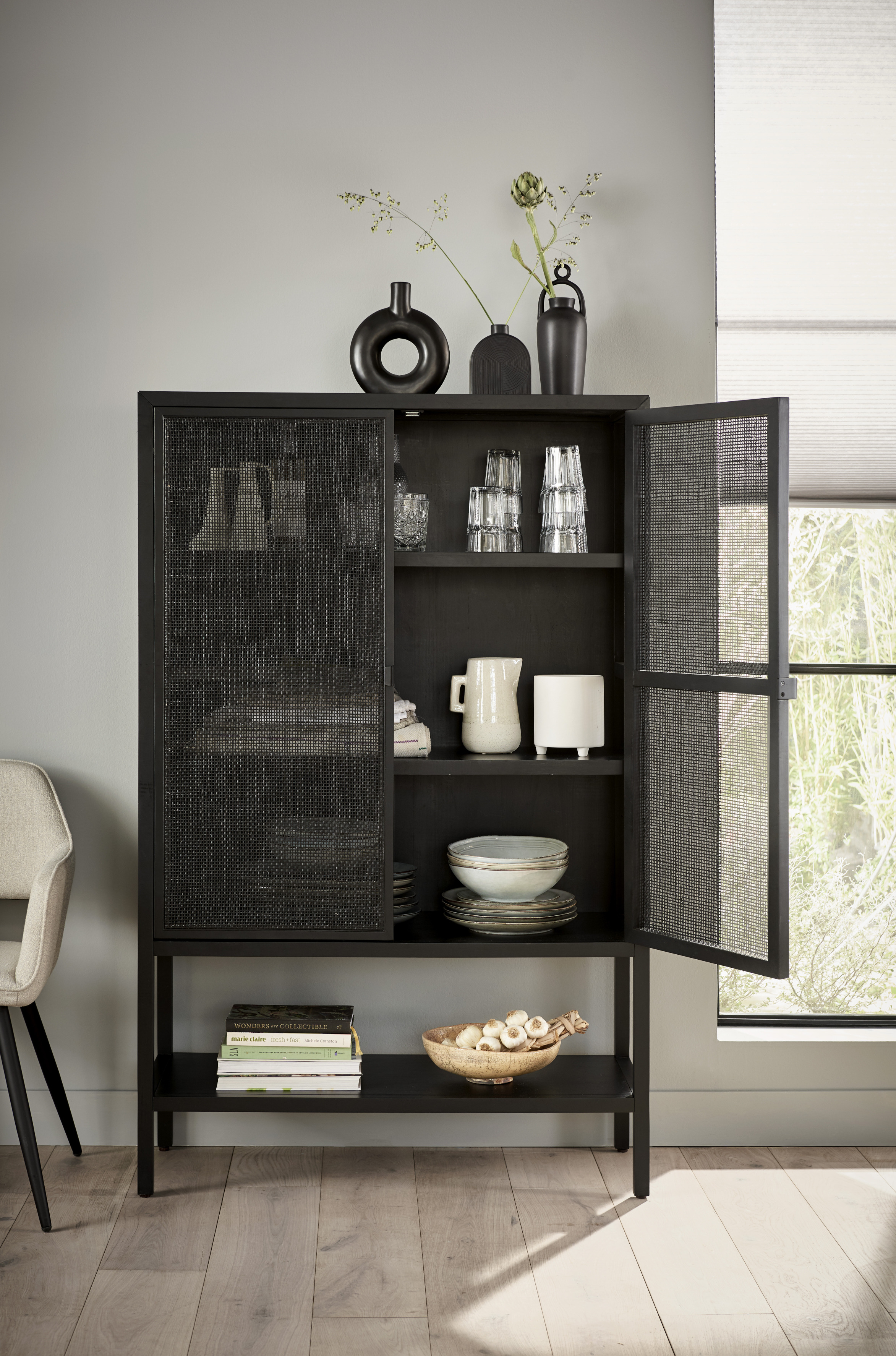 Betonlook op muur met verf of behang