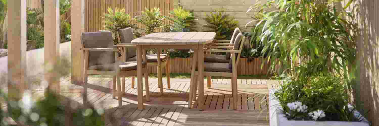 Houten tuinmeubelen beitsen