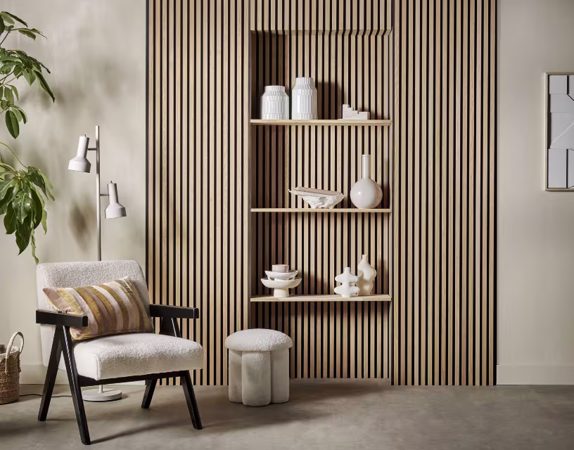 Meer sfeer in huis met een houten wandpaneel