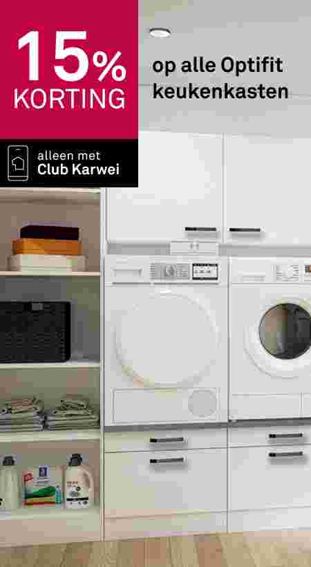 Witte wasruimte met ingebouwde wasmachine en droger, open kast met handdoeken en wasmiddelen. 15% korting op Optifit keukenkasten.