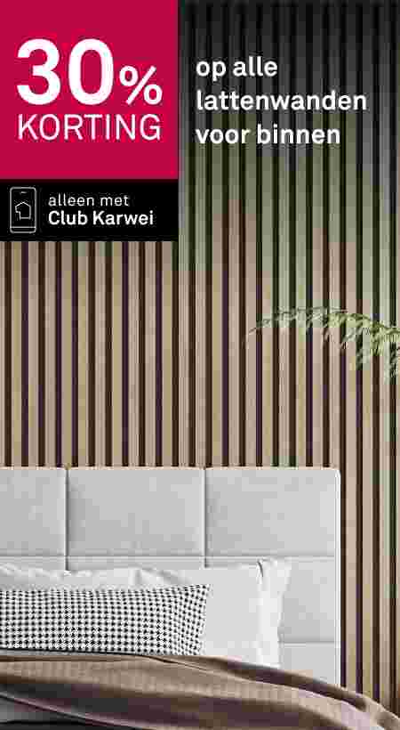 30% korting op lattenwanden voor binnen, alleen met Club Karwei. Slaapkamer met houten lattenwand en bed met kussens.