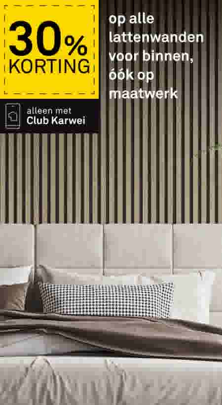 Slaapkamer met houten lattenwand, bed met grijze bekleding en kussens. Tekst: 30% korting op lattenwanden, alleen met Club Karwei.