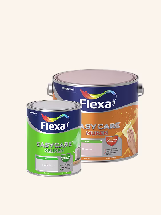 Twee Flexa verfblikken, een groene EasyCare Keuken en een oranje EasyCare Muren, op een beige achtergrond.