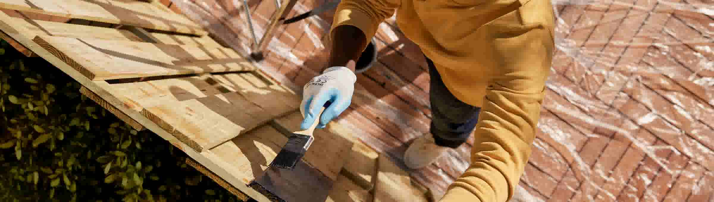 Hoe beits ik mijn houten schutting