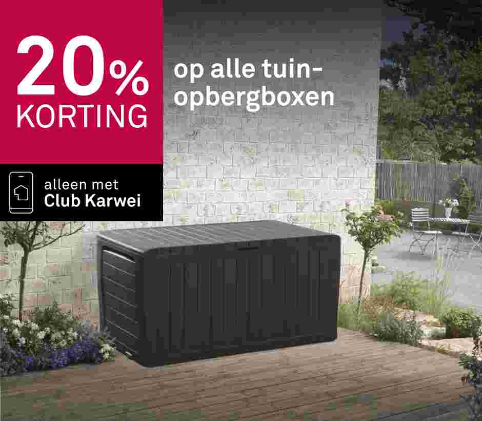 Donkergrijze tuinopbergbox op een houten terras, met 20% korting via Club Karwei.