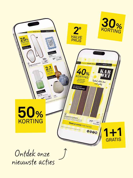 Twee smartphones tonen Karwei-app met zomeraanbiedingen: 50%, 30%, 45% korting, 2e halve prijs en 1+1 gratis.
