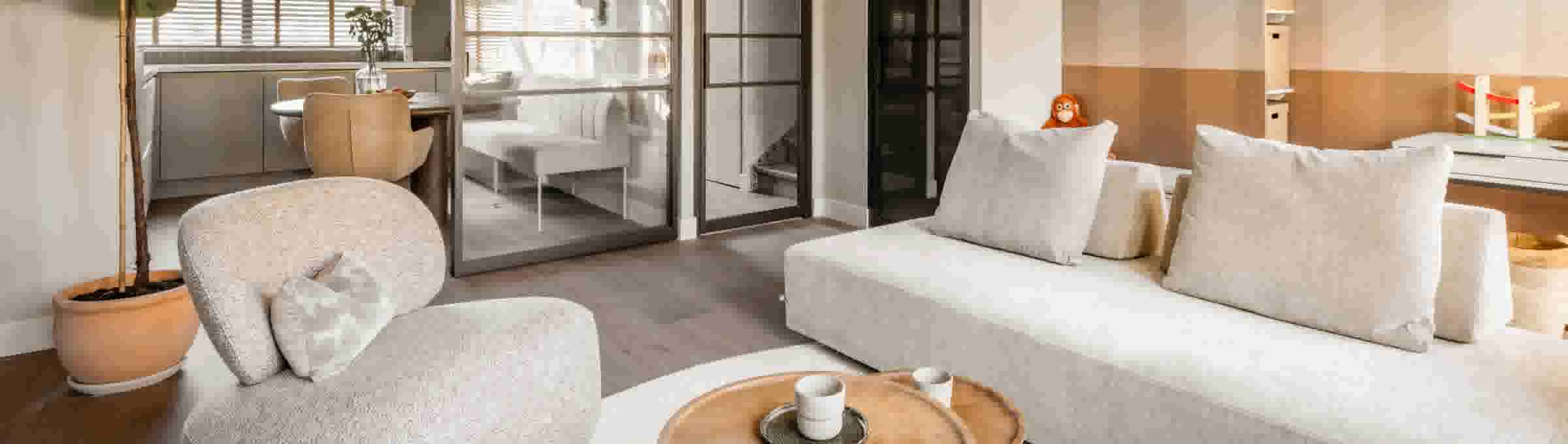 Rust in je woonkamer met een basiskleur: zo creëer je samenhang met verf