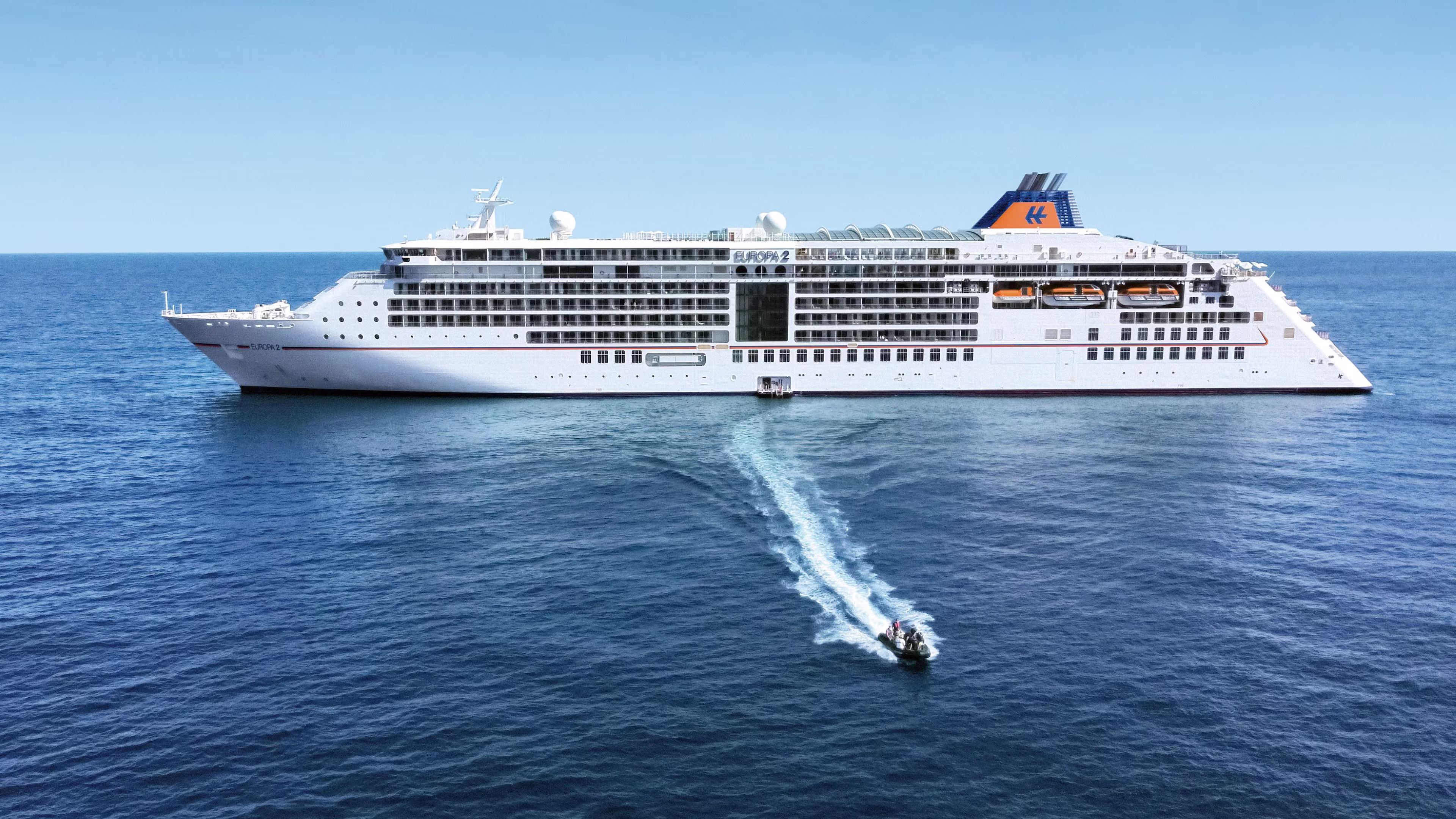 Die EUROPA 2 wird im Januar 2027 in der Werft in Singapur modernisiert und erhält dabei verschiedene optische und technische Verbesserungen.