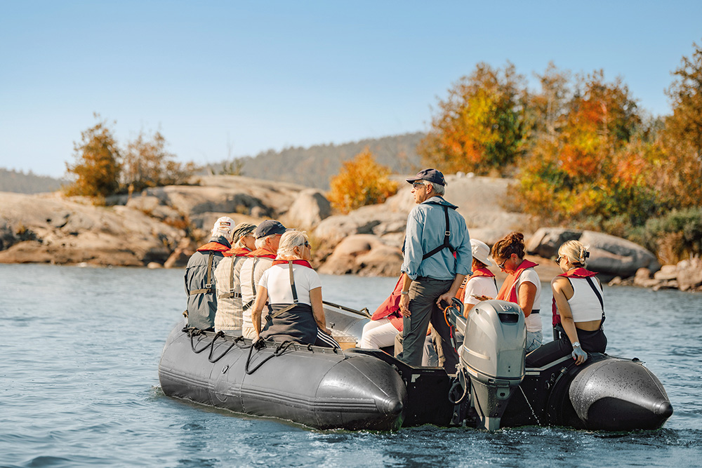 Zodiac Fahrt bei blauem Himmel in den Great Lakes