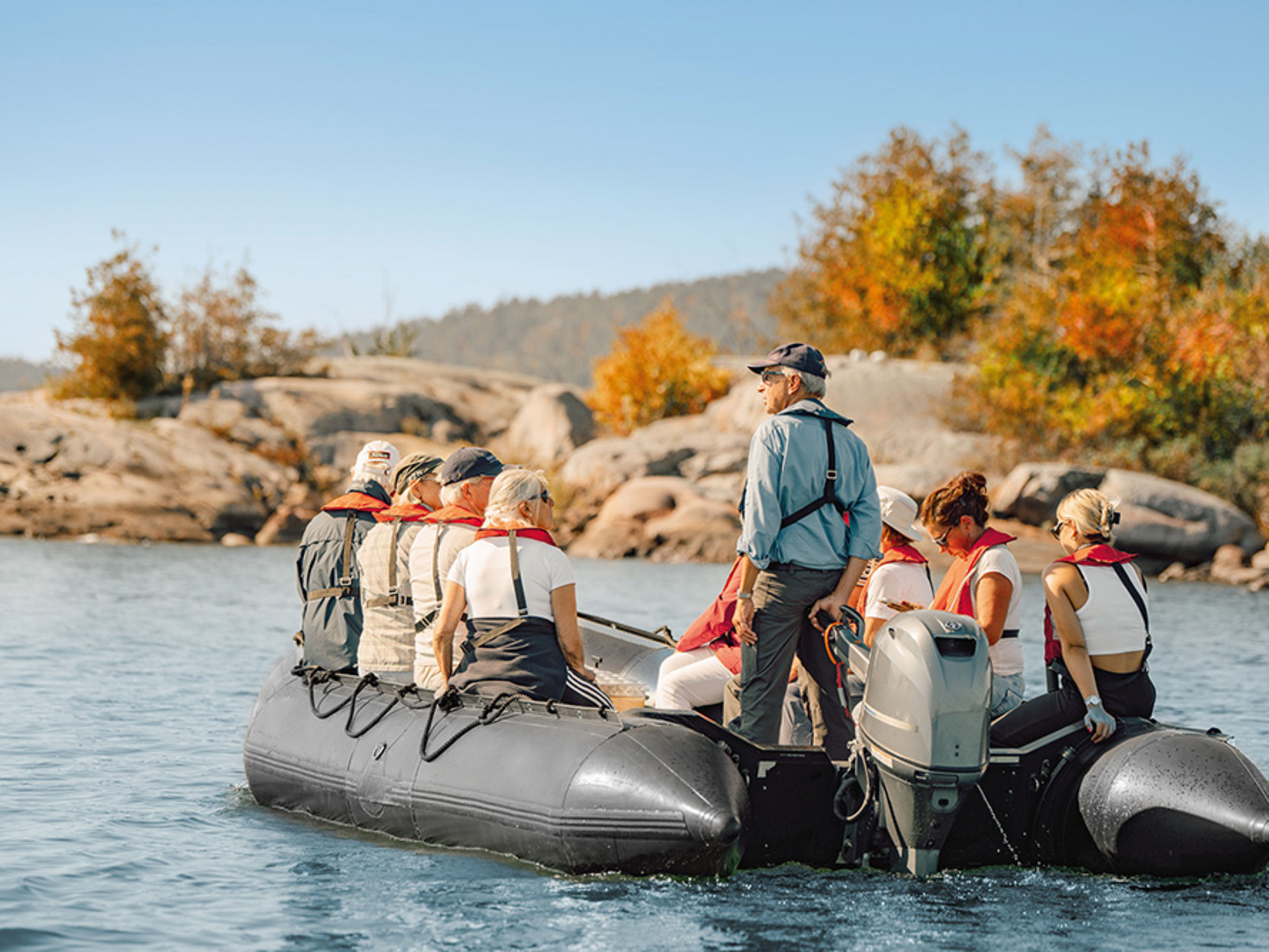 Zodiac Fahrt bei blauem Himmel in den Great Lakes