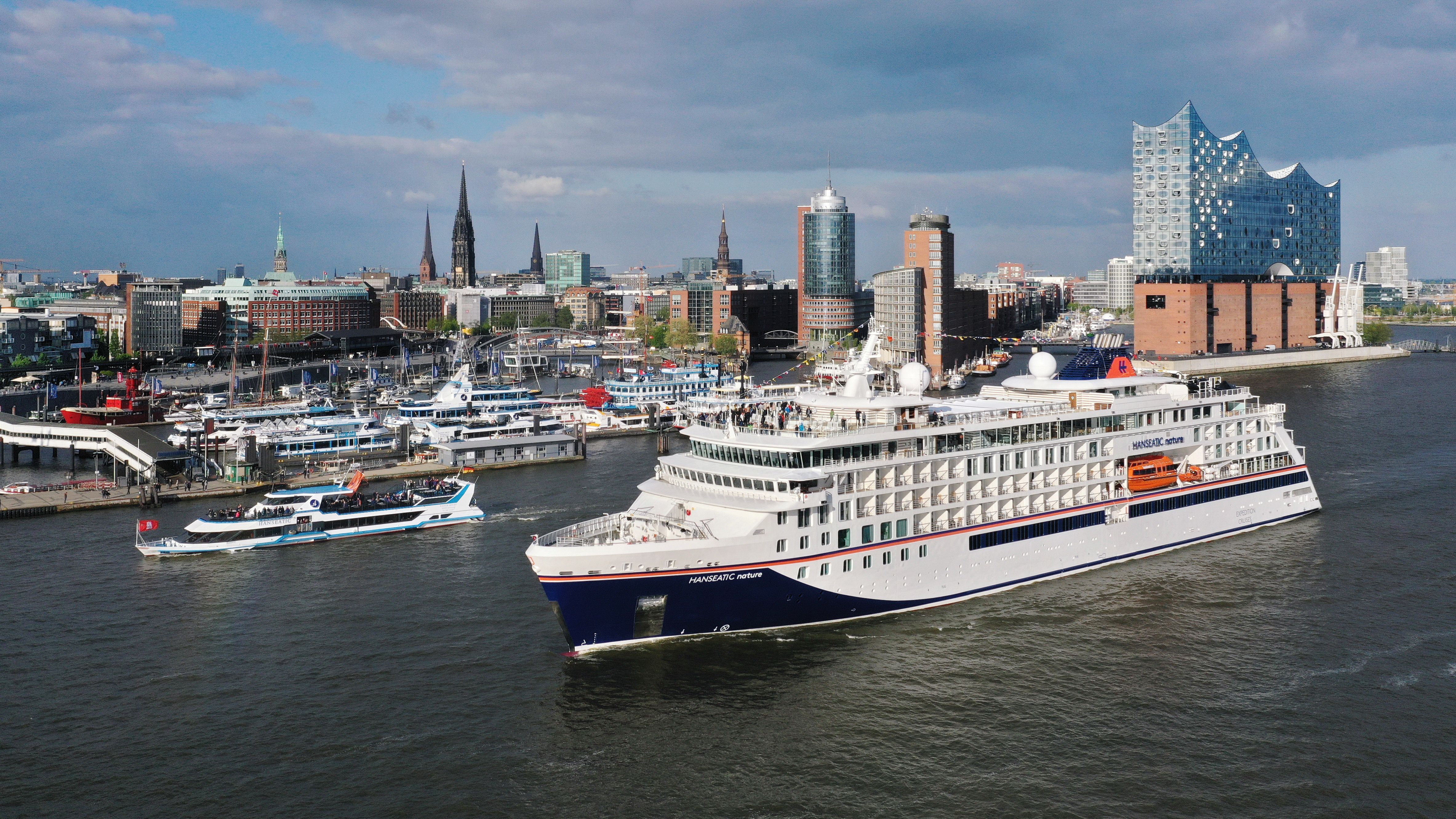 Die HANSEATIC nature in Hamburg 