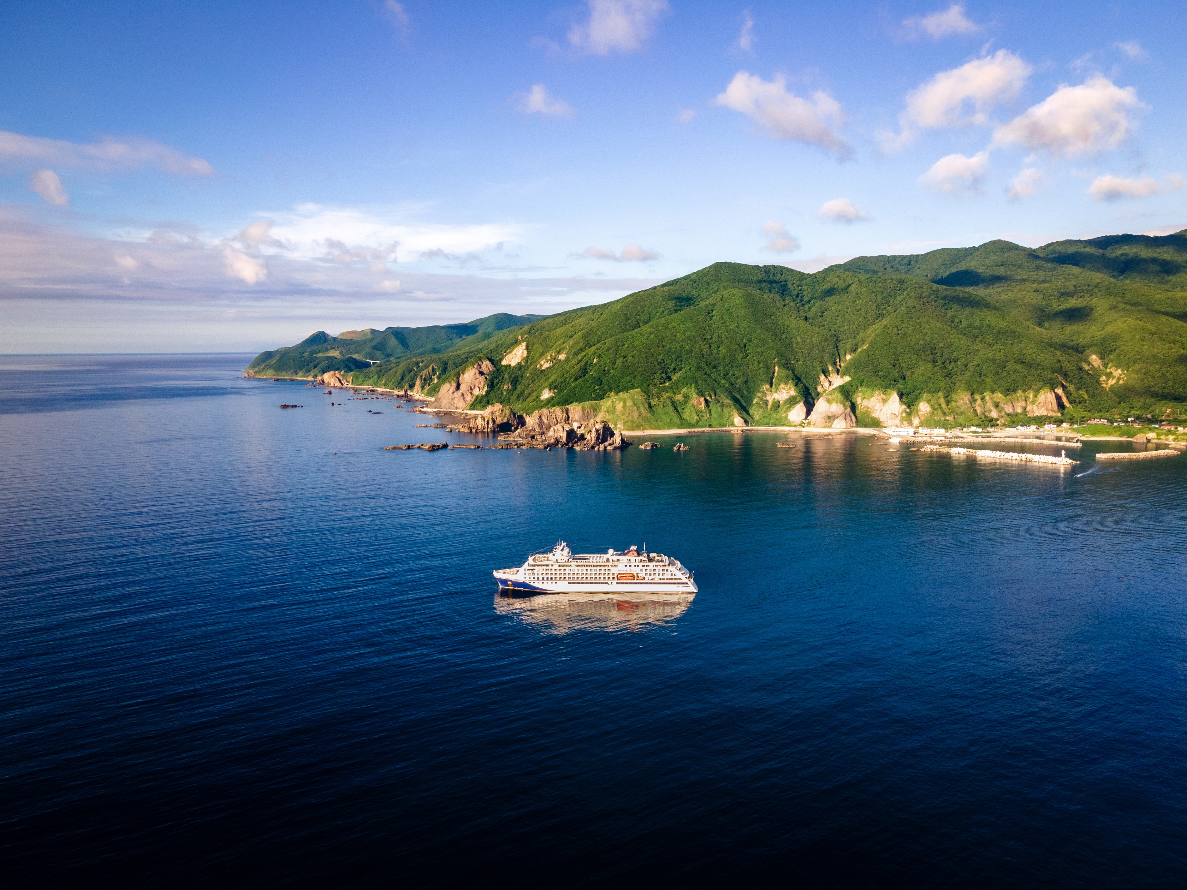 The HANSEATIC inspiration off the coast of Okushiri.