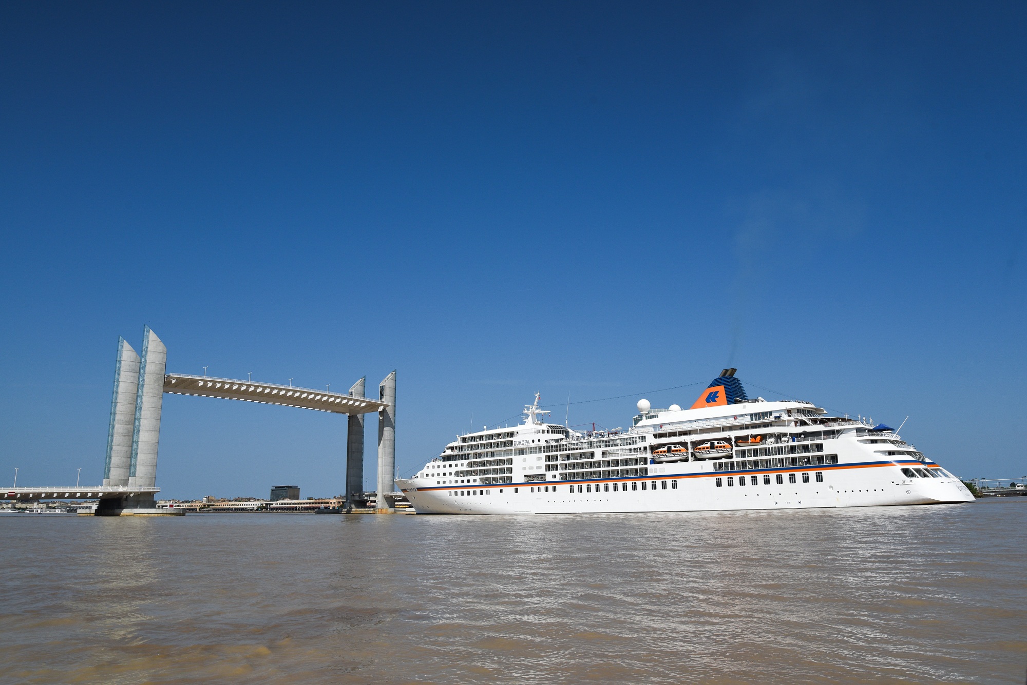 Die EUROPA auf der Gironde in Bordeaux