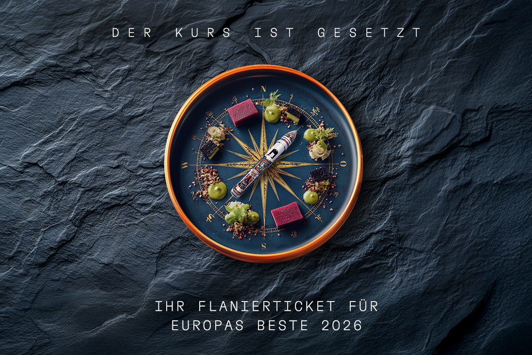 Logo für EUROPAs Beste 2026: Gourmetteller mit einem Kompassdesign und der EUROPA als Nadel auf einem dunklen Meeresuntergrund 