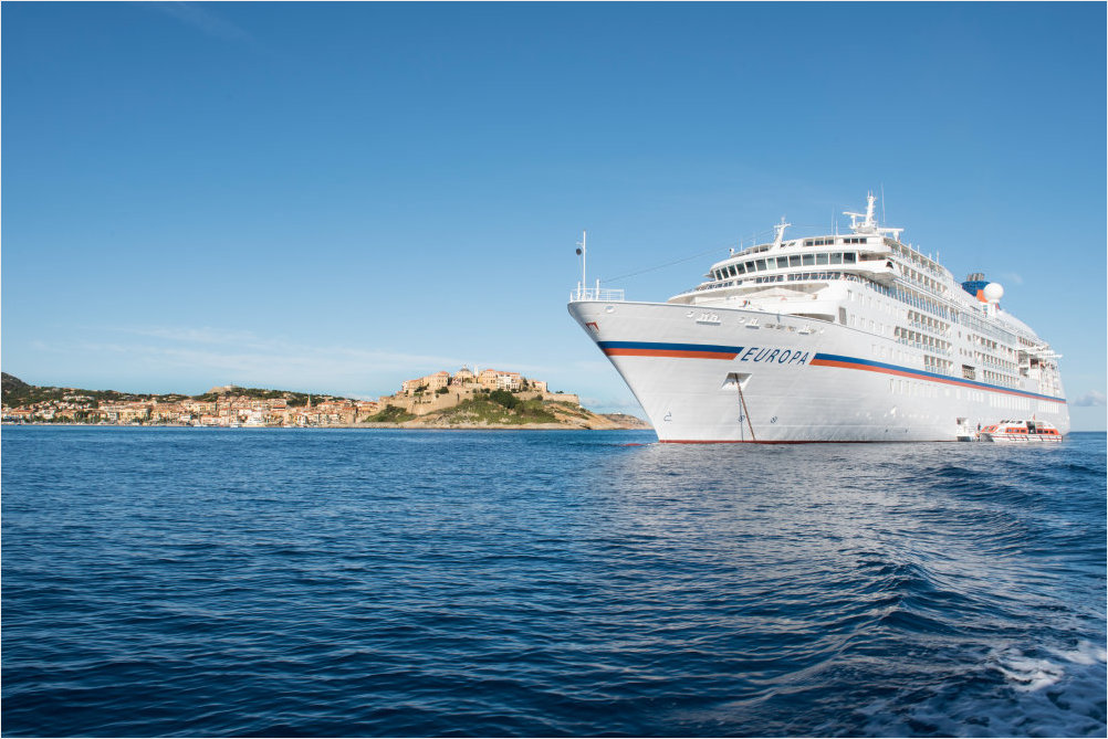 MS EUROPA 2 kreuzt in der Mittelmeer Saison auch vor Calvi