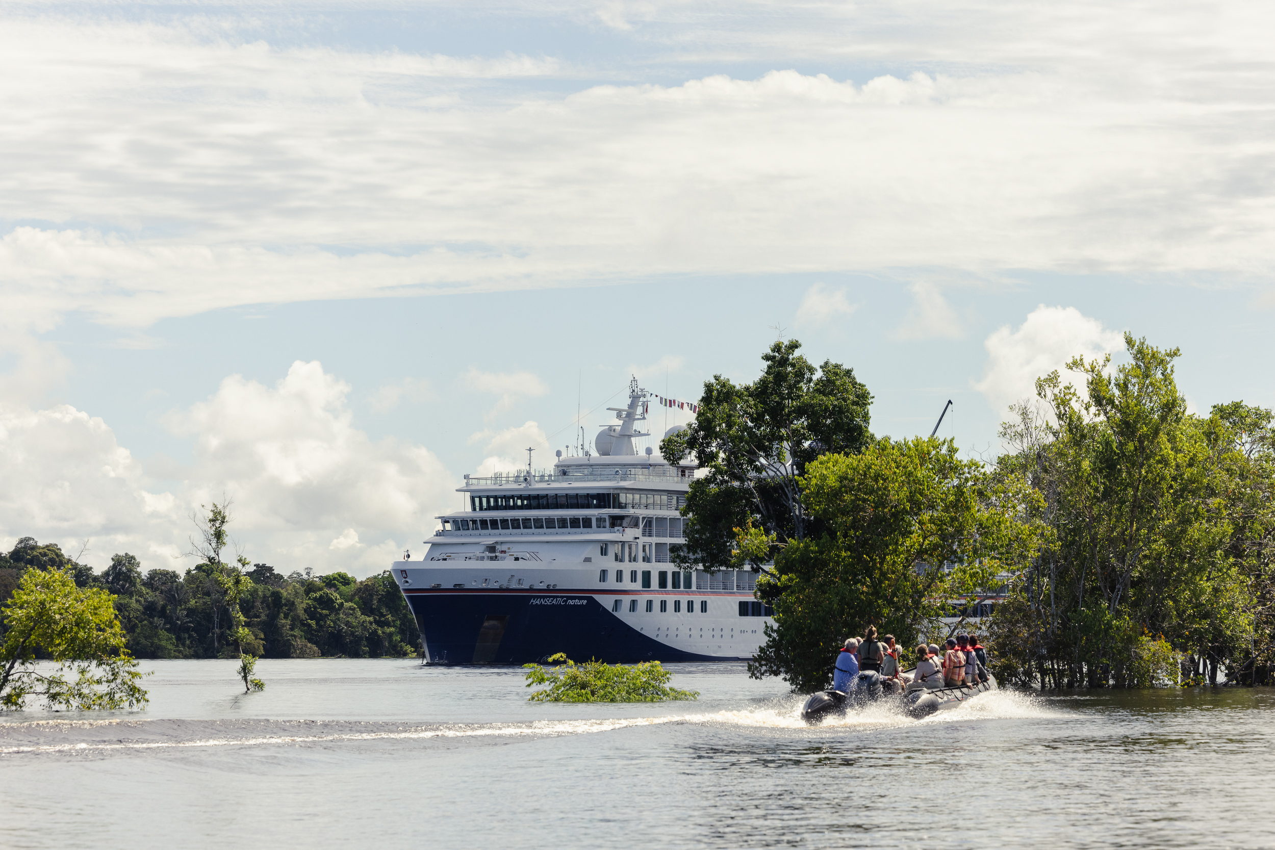 Die HANSEATIC nature feiert aktuell Premiere auf dem Amazonas