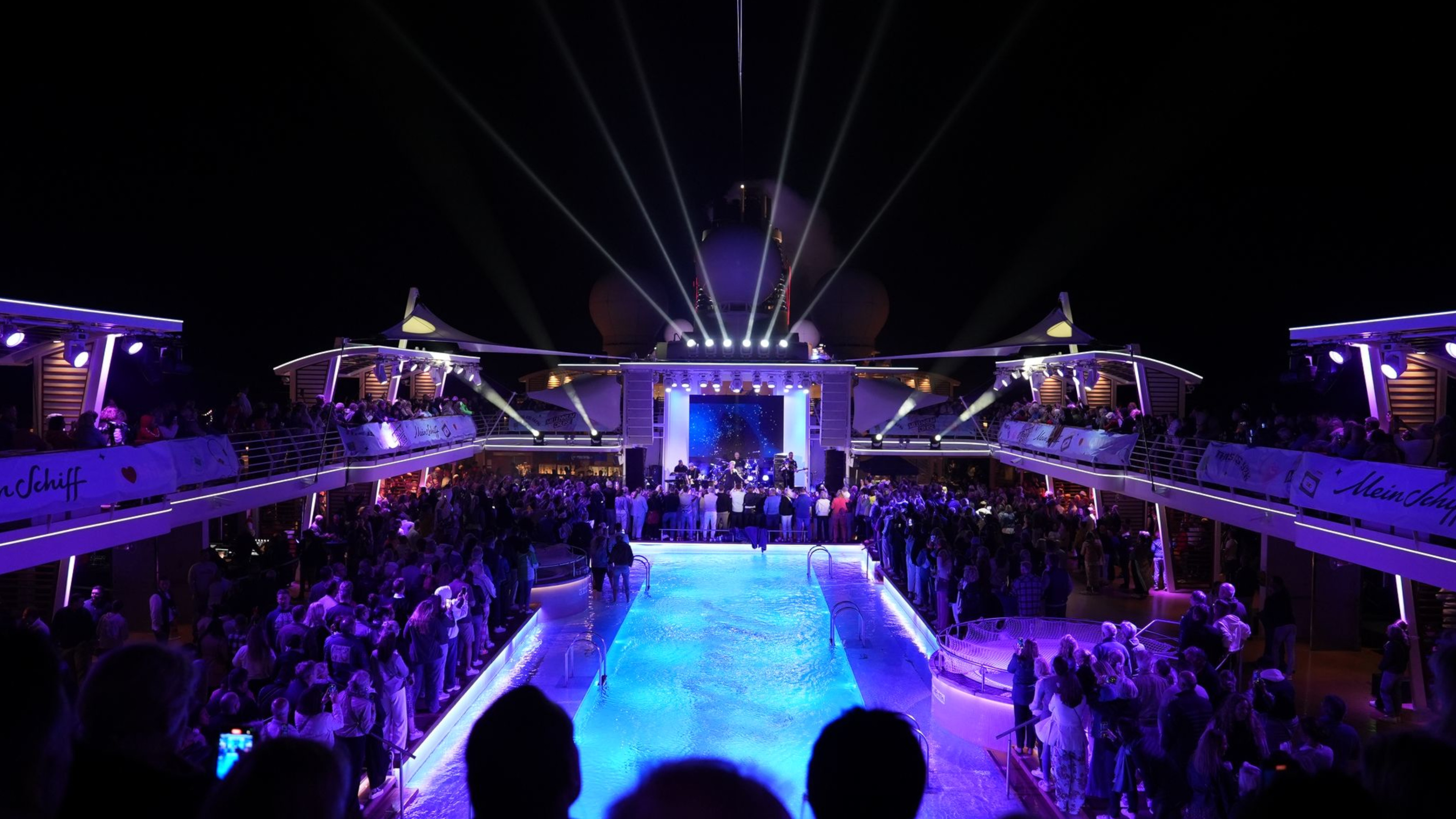 Pooldeck Millennium Cruise 
