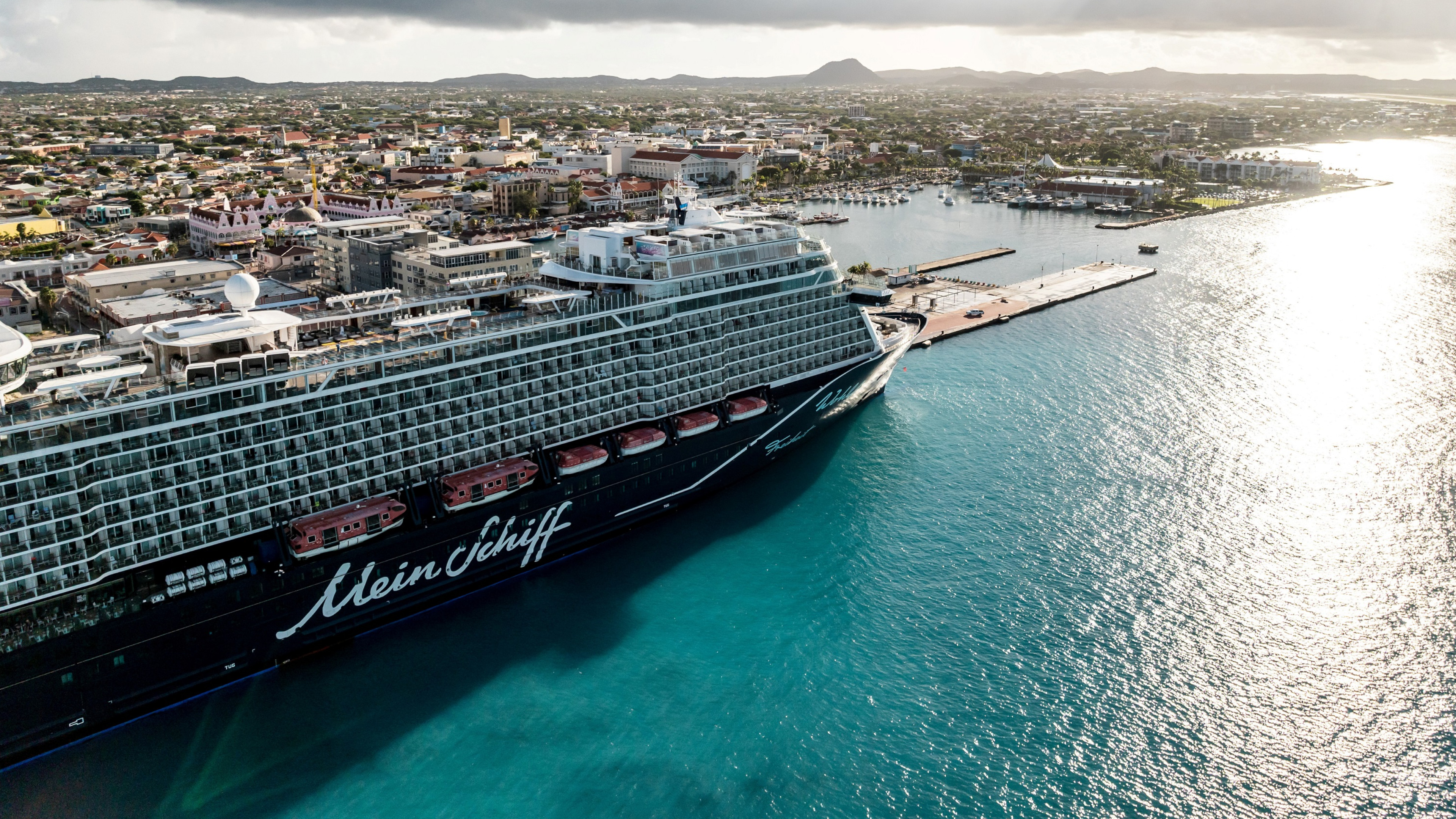 Mein Schiff vor Aruba