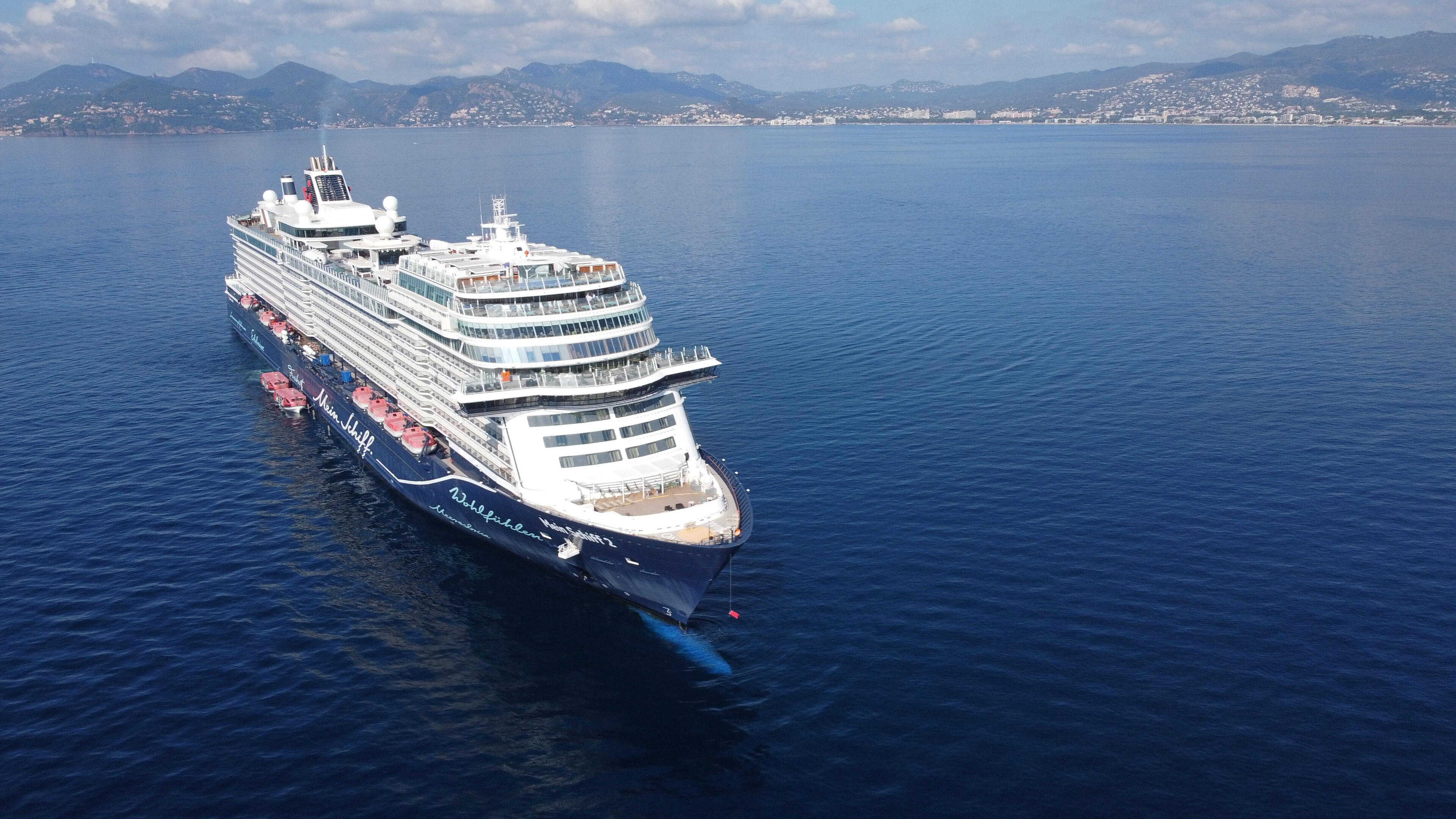 „Rainbow Cruise: the next chapter – A future of  unity” findet an Bord der Mein Schiff 2 statt. 