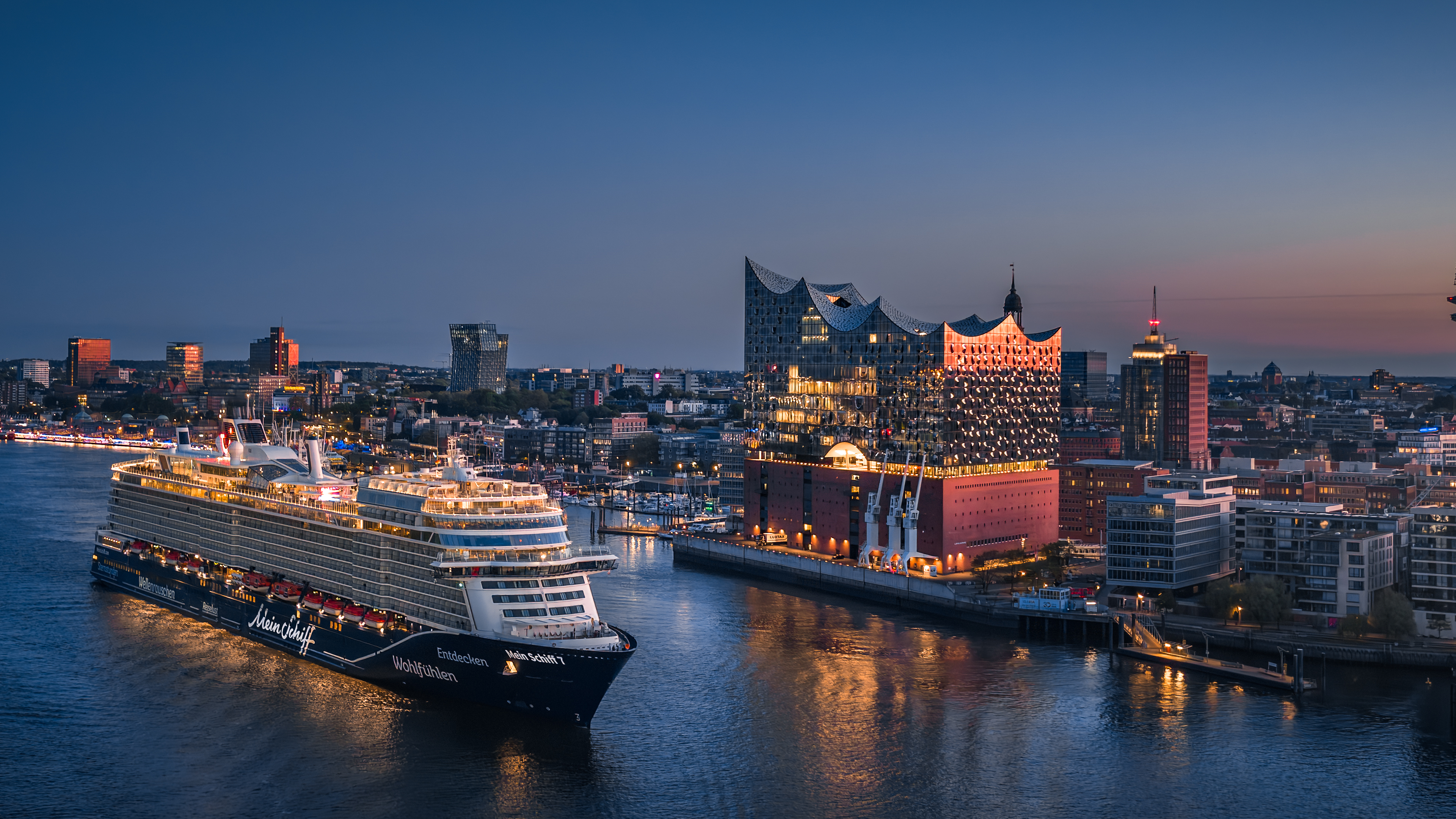 Die Mein Schiff 7 in der HafenCity