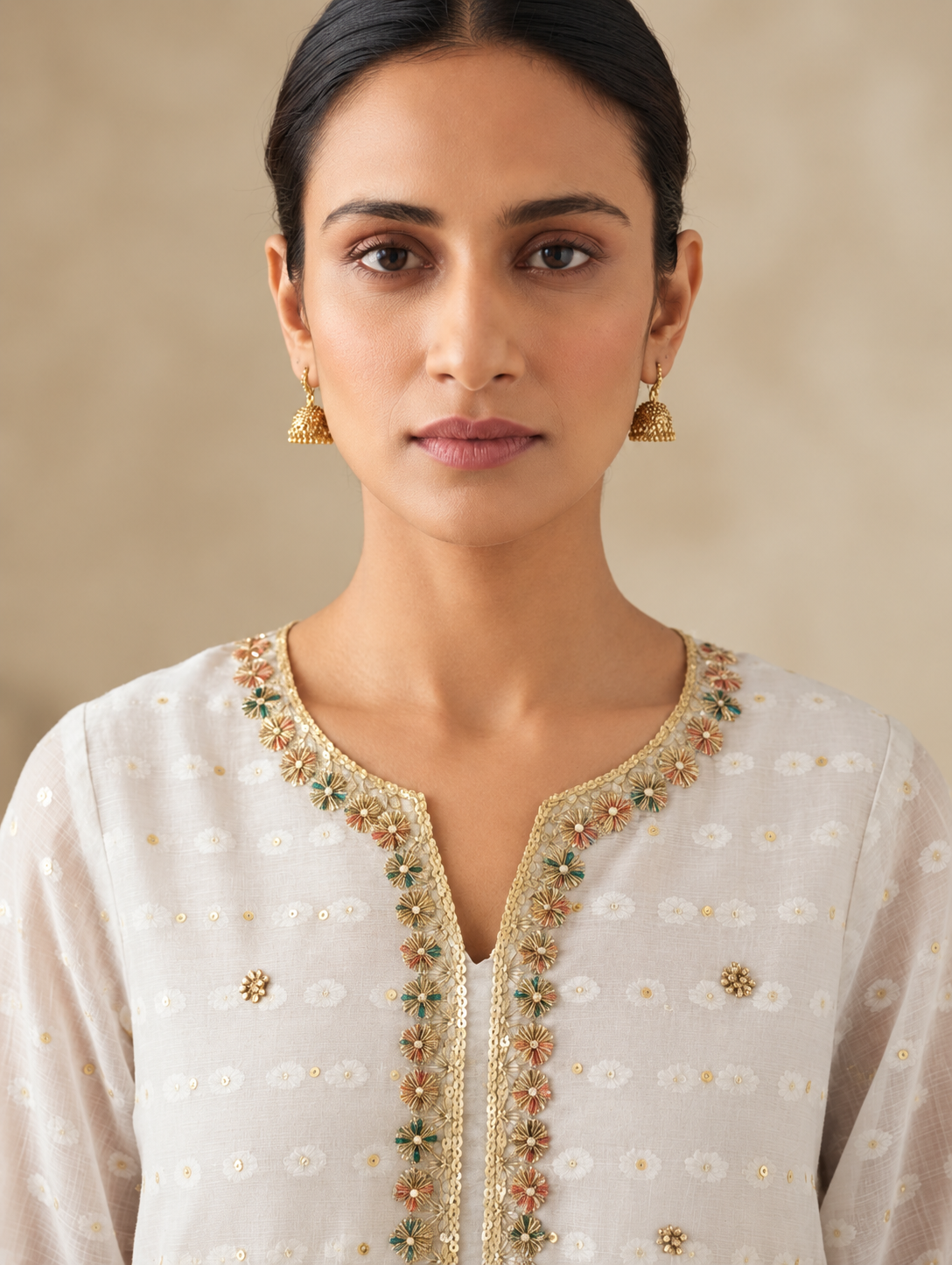 White Floral Zardozi Suit thumbnail 2