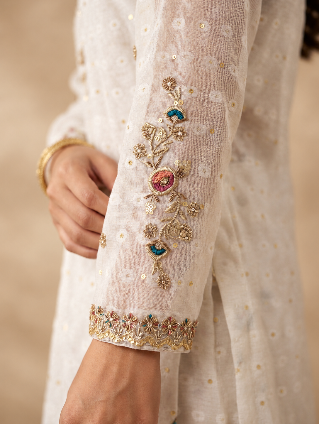 White Floral Zardozi Suit thumbnail 4