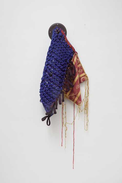 Sheila Pepe
FATTO MANO, 2023
Synthetic blends (fabric and trim), wood
60 x 21 x 9 1/2 inches
152.4 x 53.3 x 24.1 cm