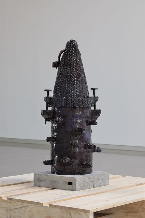 Patrice Renee Washington
Roughneck, 2023
Glazed ceramic, luster, concrete
40 x 18 x 18 inches
101.6 x 45.7 x 45.7 cm