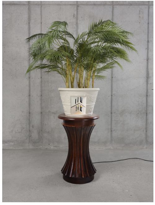 Meredith James
Planter, 2022
Planter, wood, acrylic paint, faux plant, LED lights and pedestal
74 x 58 x 58 inches
188 x 147.3 x 147.3 cm