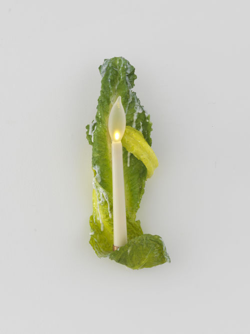 Chloe Wise
Mini Salad Sconce I, 2021
Oil paint and pepper on urethane
4 x 13 x 4 inches
10.2 x 33 x 10.2 cm